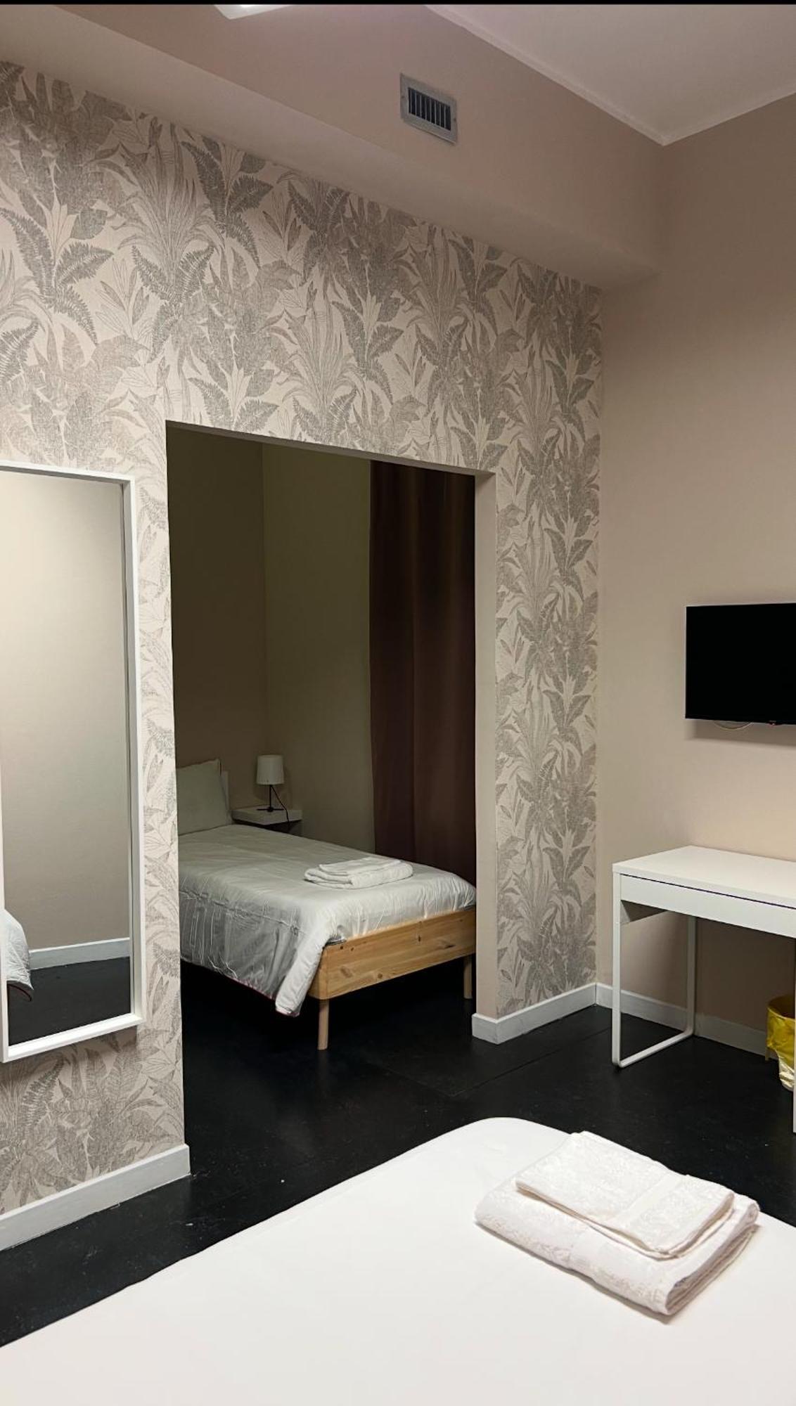 The Rock House Affittacamere Con Bagno Privato Piacenza Exterior photo