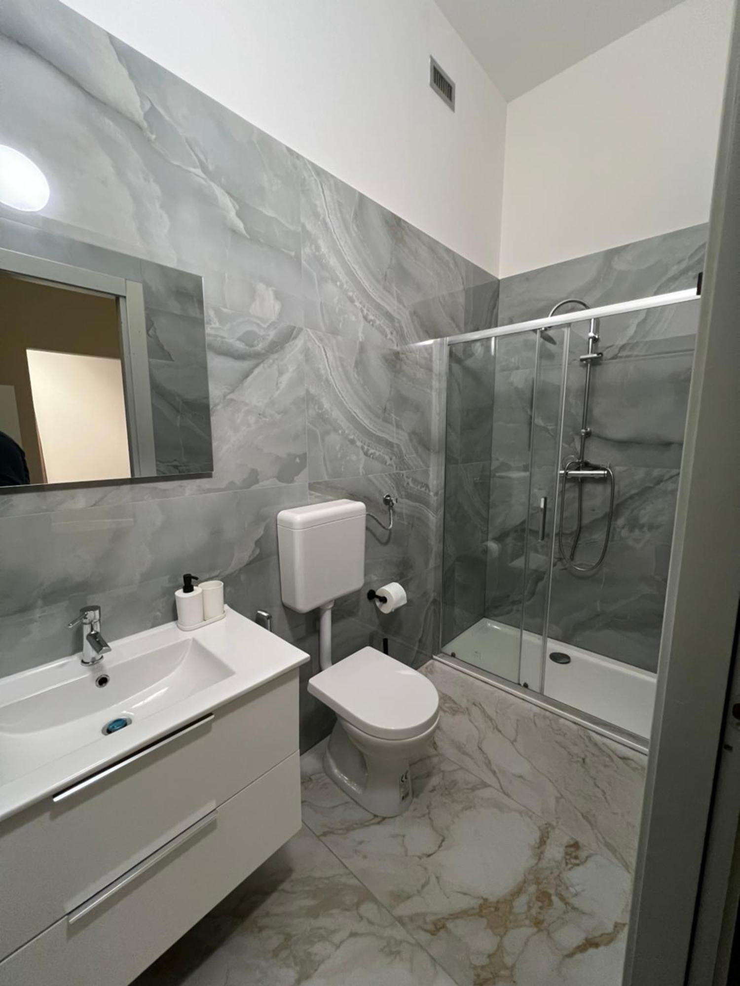 The Rock House Affittacamere Con Bagno Privato Piacenza Exterior photo