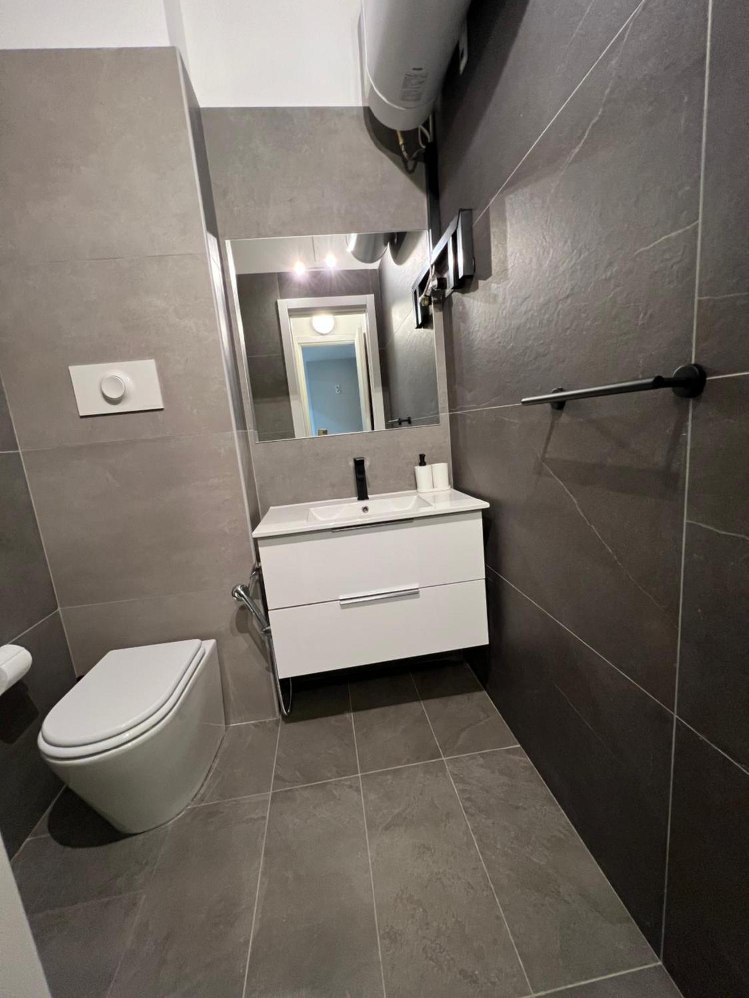 The Rock House Affittacamere Con Bagno Privato Piacenza Exterior photo
